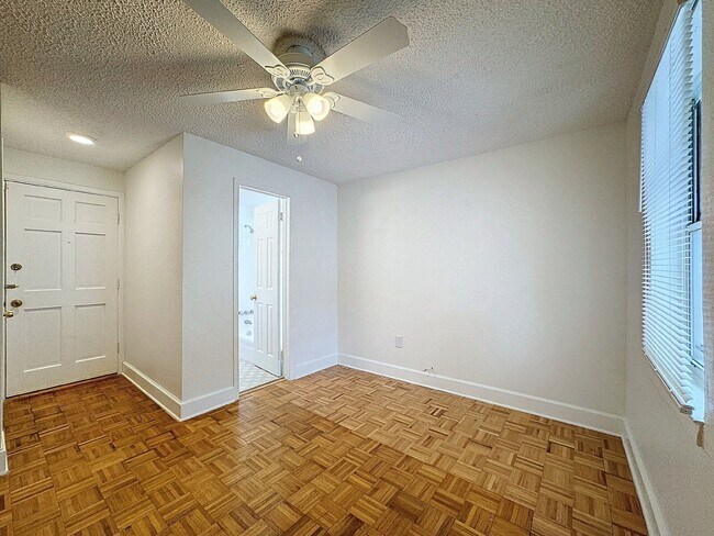 Building Photo - 226 9th Ave N