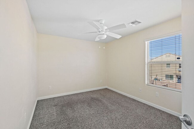 Building Photo - This very popular 2-story home floor plan ...