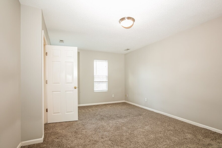 Building Photo - 4449 Snowcrest Ln