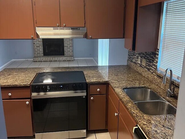 Building Photo - For Rent: Orlando, FL 3 Bed + Office | 2 B...