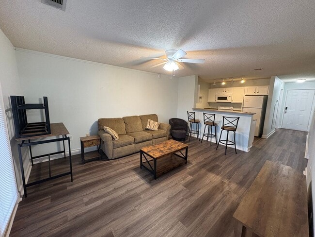 Building Photo - 731 Harts Cove Way