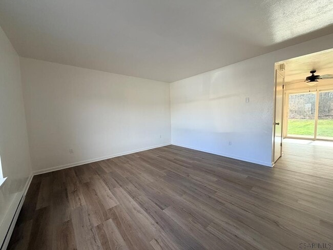 Building Photo - 302 Walters Ave