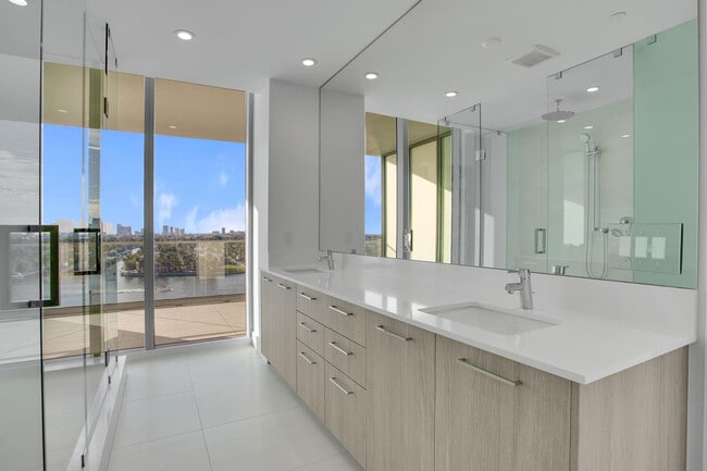 Building Photo - 153 N Seabreeze Blvd