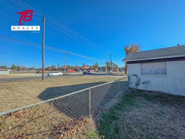 Building Photo - 7101 NW 20th St