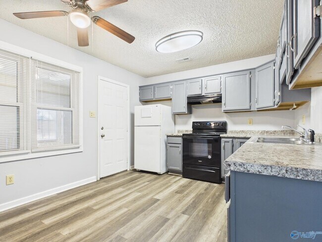 Building Photo - 1829 Brownstone Ave SW