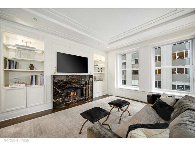 Building Photo - 159 E Walton Pl