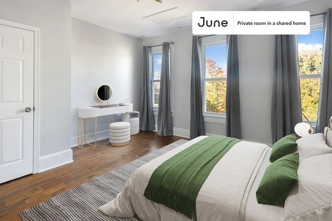 Building Photo - 2124 13th St SE