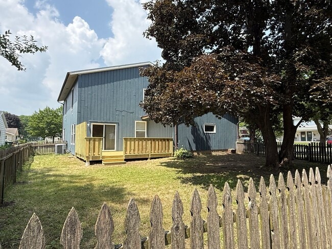 Building Photo - August 15th rent special! New deck! 3 Bedroom, updated kitchen, updated flooring, garage, drivewa...