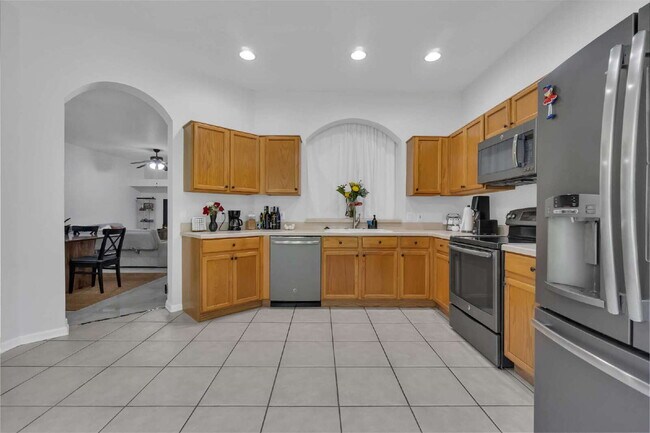 Building Photo - Spacious 3-Bedroom townhome in Kissimmee – Available Now!
