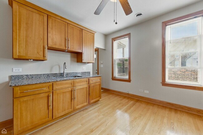 Building Photo - 1819 W 17th St