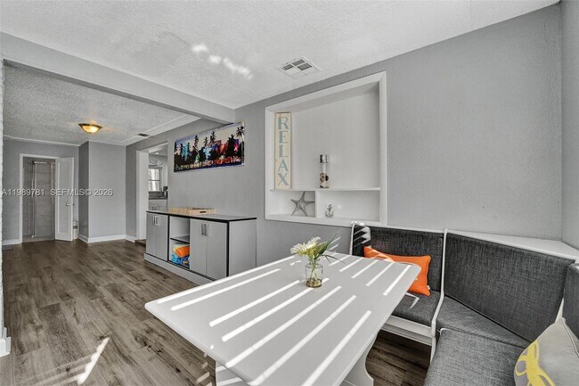 Building Photo - 529 NW 8th St