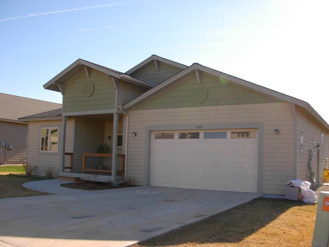 Building Photo - RANCH STYLE HOME LOCATED IN THE PROMONTORY!