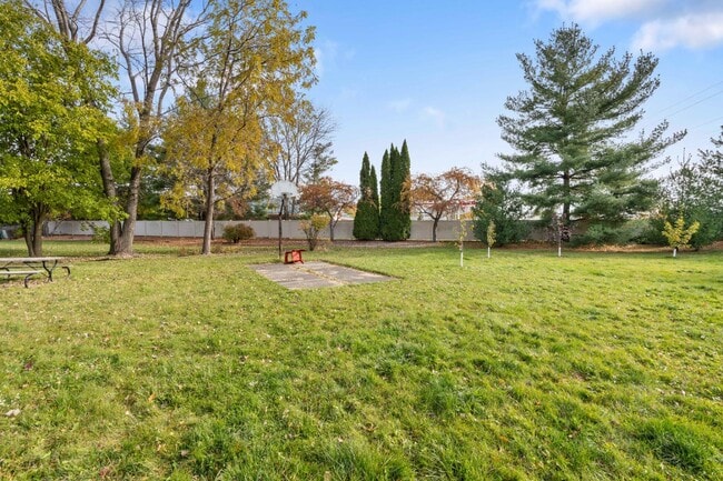 Building Photo - 1853 Wallinford Dr