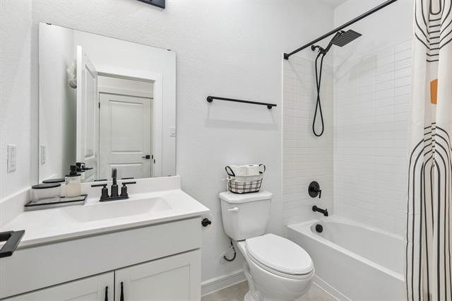 Building Photo - 1242 Champlain Wy