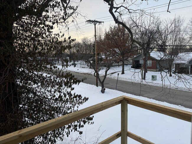 Building Photo - 3 Bedroom Home For Rent in Carbondale