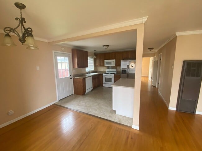 Building Photo - Coming Soon! Single family home located in...