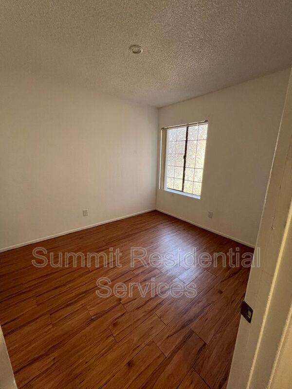 Building Photo - 1700 W Wood Bridge Ct