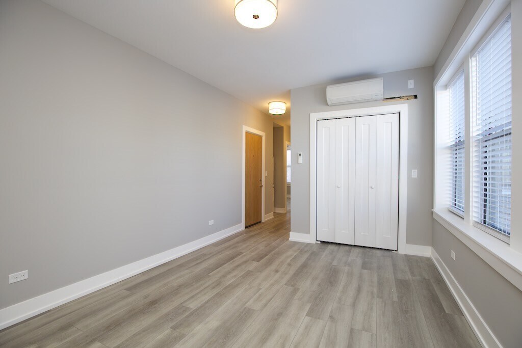 Building Photo - 3853 N Janssen Ave