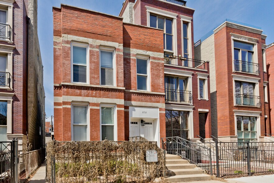 Primary Photo - 858 N Paulina St