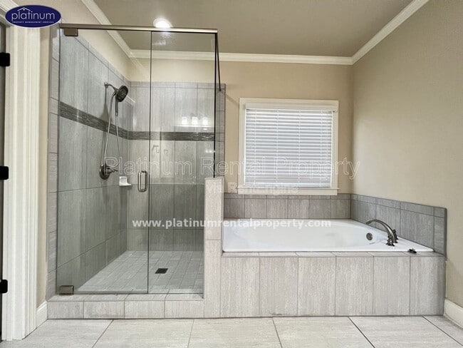 Building Photo - 1662 Fairview Dr