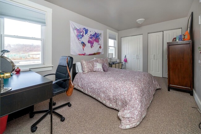 Building Photo - 2353 Sidney St