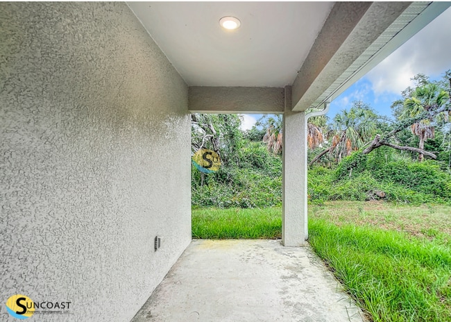 Building Photo - BEAUTIFUL DUPLEX  WITH GARAGE IN FT. MYERS