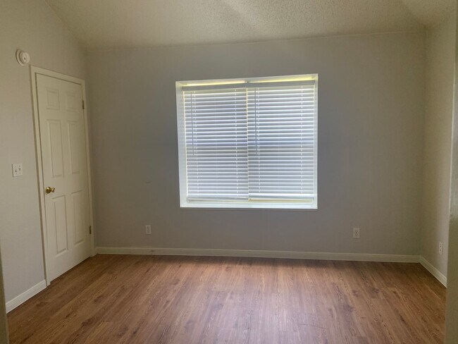 Building Photo - 2503 Marlin Dr