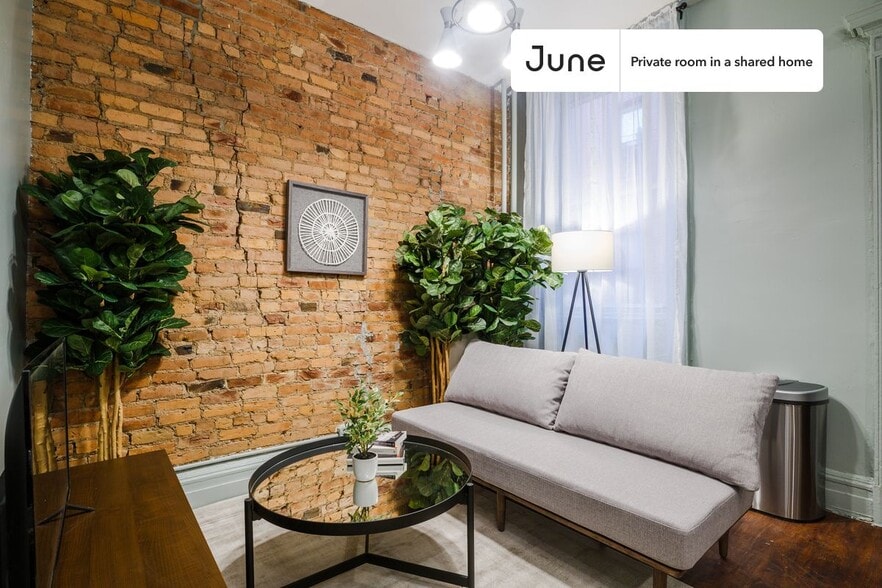 Building Photo - Room in Shared 4 bed/1 bath home