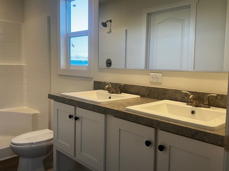 Building Photo - 2627 S Lamb Blvd