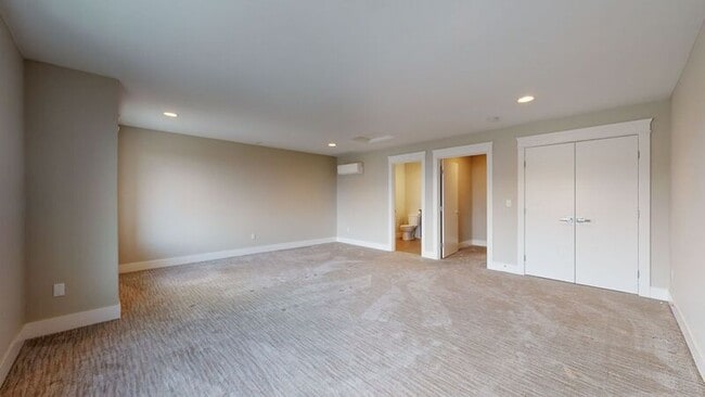 Building Photo - 2607 Falcon Ln