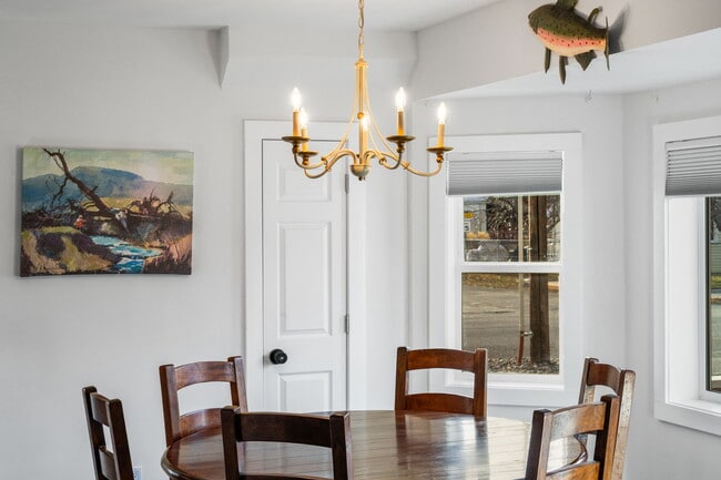 Building Photo - 501 E Geyser St