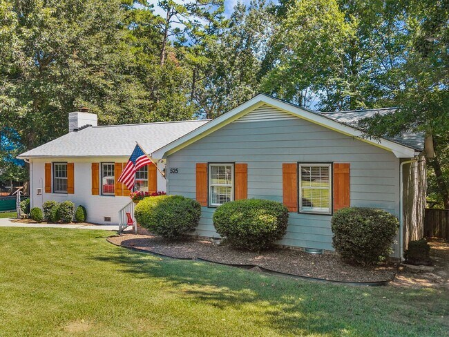 Building Photo - Gorgeous Mid-Century Modern Ranch in West Raleigh near NCSU and Lake Johnson - Fenced-in Backyard!