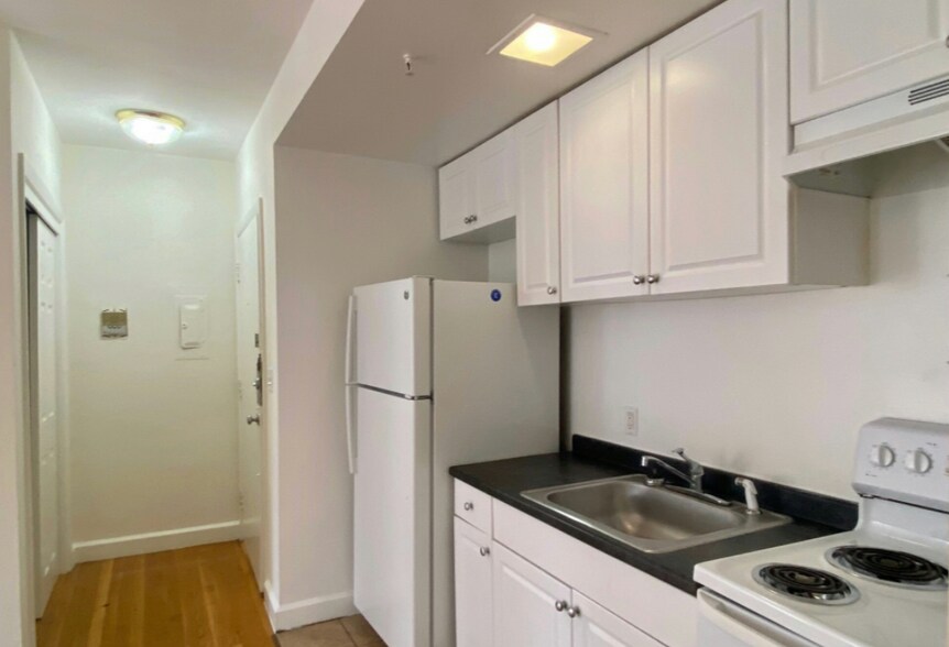 Building Photo - 511 Beacon St
