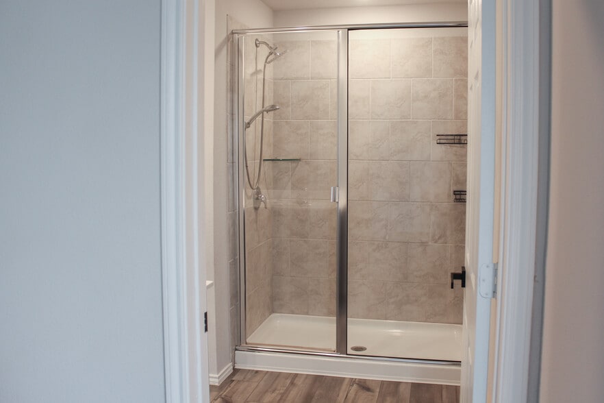 Building Photo - 1013 Velvet Ct