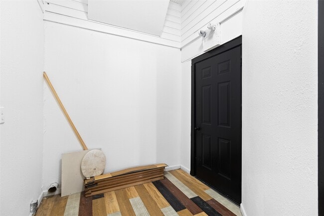 Building Photo - 327 S Robb St