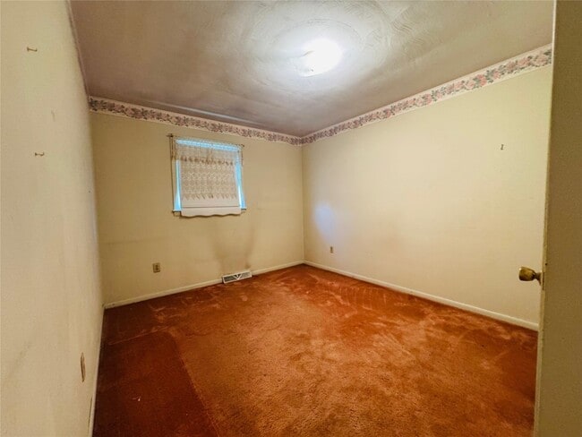 Building Photo - 2715 Manhattan Dr