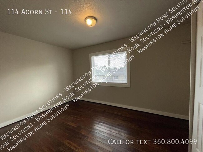 Building Photo - 114 Acorn St