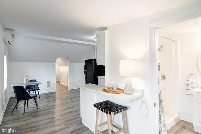 Building Photo - 102 Frederick Ave