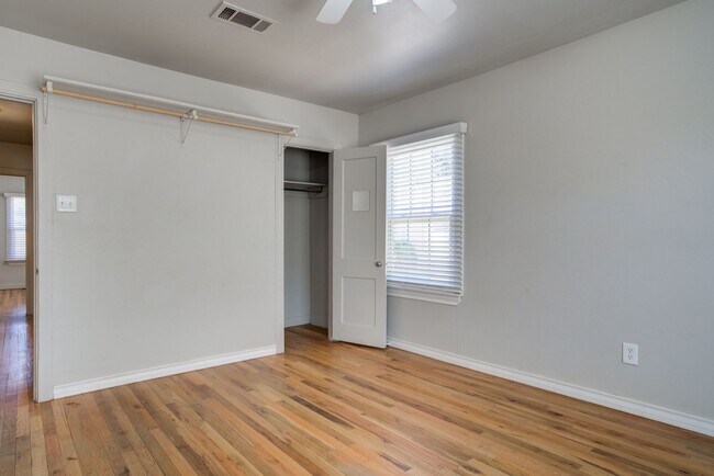 Building Photo - 2216 32nd St