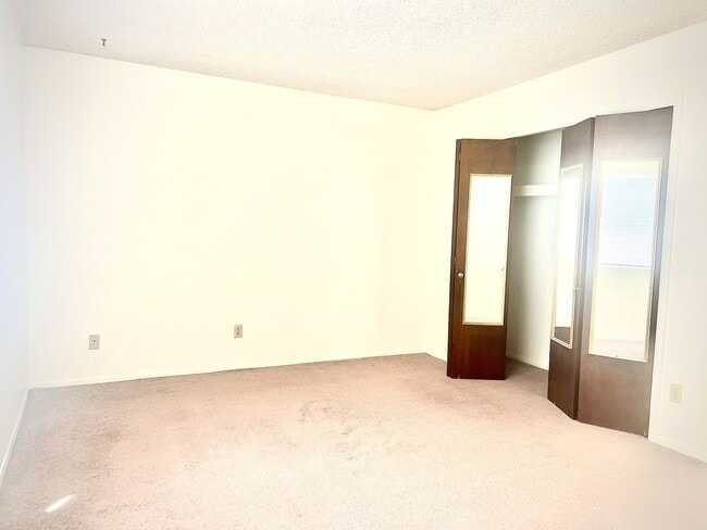 Building Photo - 5111 Paseo Las Palmas