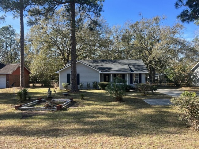 Building Photo - 934 Pineland Ave