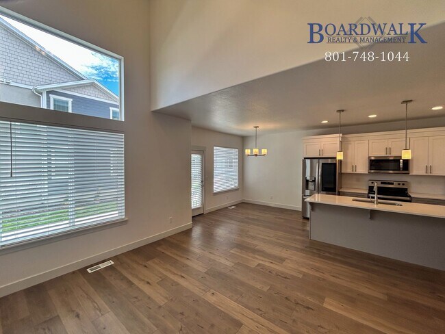 Building Photo - Spacious 3 bed in Quiet Community