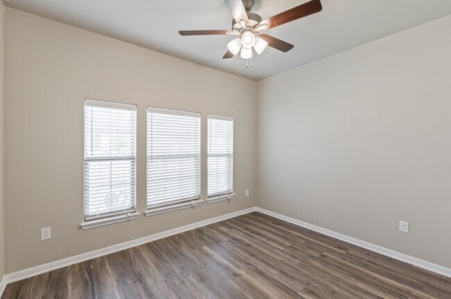 Building Photo - 604 Parkfield Ln