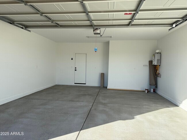 Building Photo - 10270 W Indianola Ave