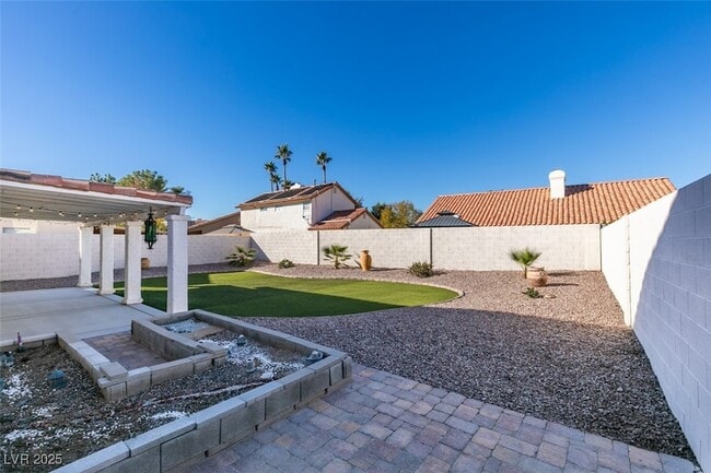 Building Photo - 225 Comanche Pl