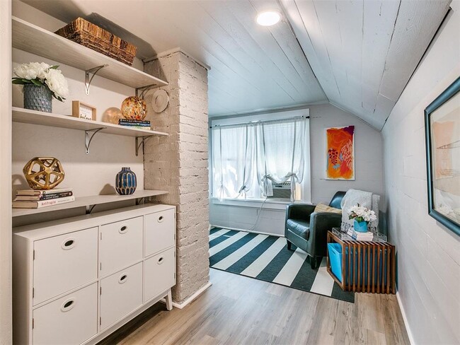 Building Photo - 734 Boyd St