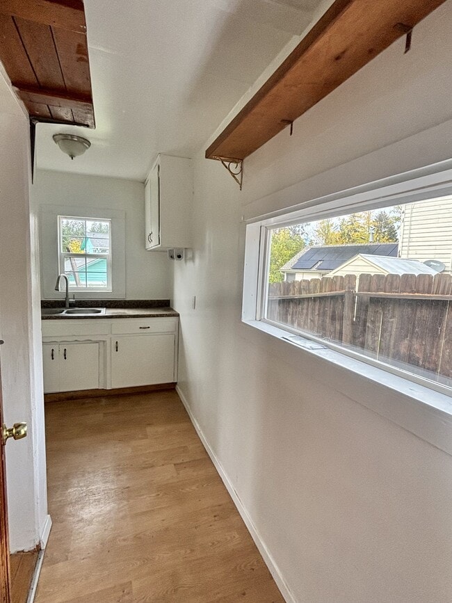 Building Photo - 668 S Auburn St