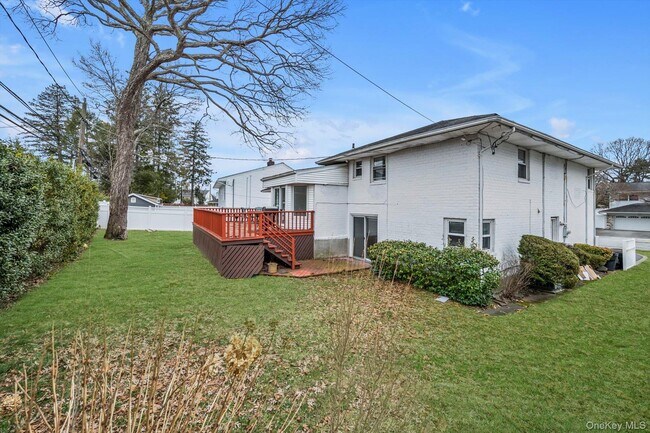 Building Photo - 16 Middle Ln