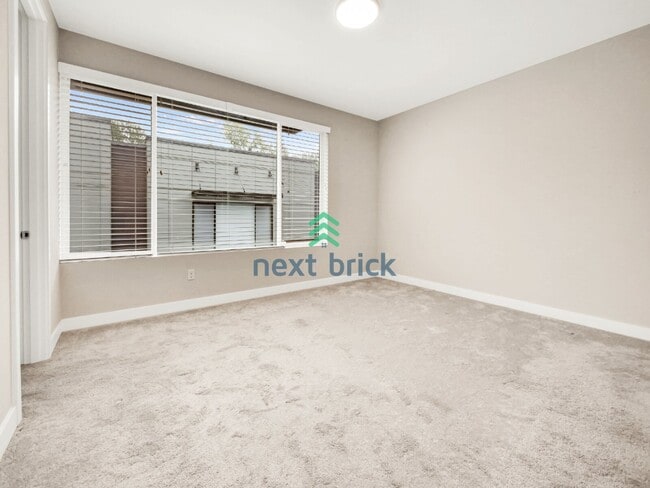 Building Photo - Welcome to this beautiful 4-bedroom, 3.5-bathroom for Rent!