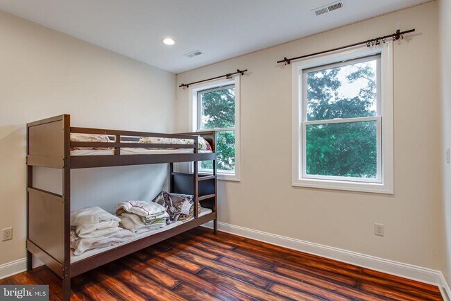 Building Photo - 43840 Bardmore Way